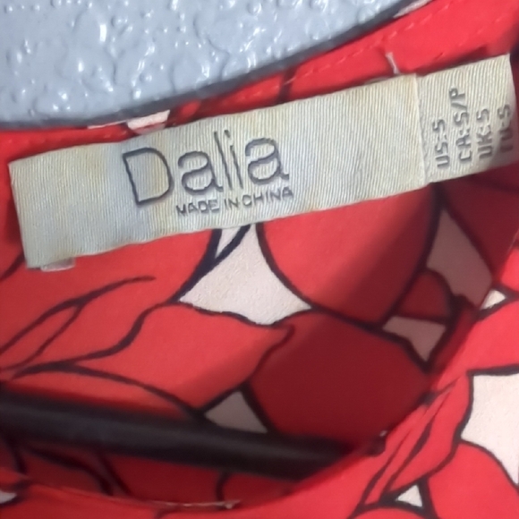 Dalia Red and White Sleeveless Tank Blouse - Picture 2 of 5